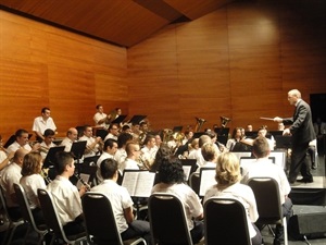 La banda de la Unió Musical de La Nucía en l'Auditori de la Mediterrània