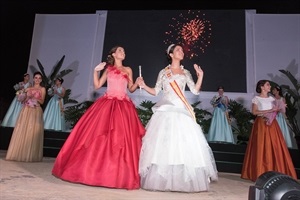Ángela Cano, reina 2015, presentó a Olga Fernández como futura reina 2016 de #LaNuciaEnFestes