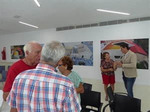 Más de 50 personas han participado en este "encuentro-charla" sobre el edificio de "La Casilla"