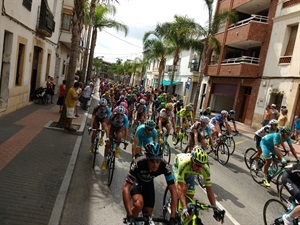 La "Vuelta" a su paso por el casco urbano de La Nucía el pasado sábado