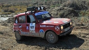 El Renault 4 del equipo nuciero Pekecars en una de las etapas del  I Guadalquivir Classic Rally