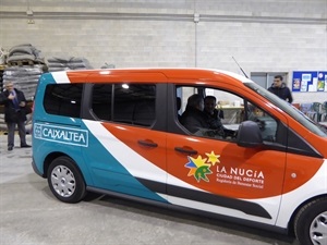 La furgoneta se ha rotulado con los logos de Caixaltea y Ayuntamiento de La Nucía
