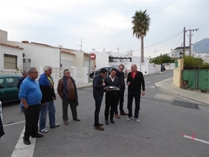 Visita a la Urb. Los Rosales de La Nucía por parte de Bernabé Cano, alcalde de La Nucía