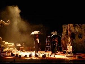 La obra de teatro "El Palomar de las Cartas" contó con una gran puesta en escena a cargo de la compañía Maracaibo Teatro (Elche)