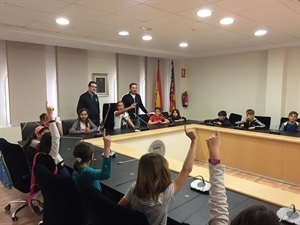 Pleno Municipal Escolar con los alumnos de 5.C del Colegio Muixara