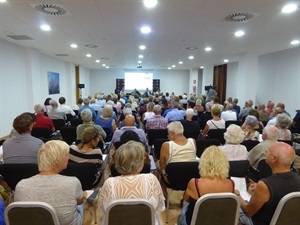 Más de 150 personas llenaron la Sala Ponent de l'Auditori en esta “Conferencia sobre la Seguridad Social de los holandeses en España"