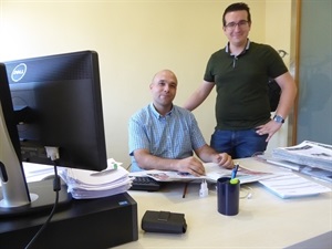 El periodista contratado por el Salari Jove junto a Pepe Cano, concejal de Redes Sociales