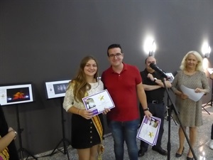 Àngela Company, reina 2017, también recibió su diploma de este IV Concurso de Instagram #LaNuciaEnFestes