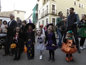 190 niños con "monstruosos disfraces" participaron en la Fiesta Infantil de Halloween