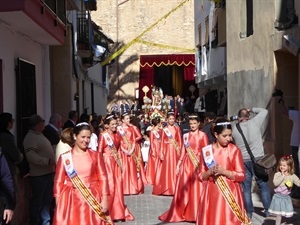 La reina y damas 2017 en la procesión de Sant Rafel