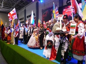 Angela Company, reina de las fiestas 2017, Mercedes Alonso, Diputada Provincial, Bernabé Cano, alcalde de La Nucía en el acto de apertura