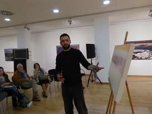 El artsita José A. Hinojos durante su máster class