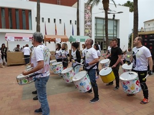 Escuela de Samba Reggae de La Nucía durante su actuación
