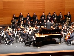 La Orquesta Sinfónica de La Paz y el pinaista Isaac István Székely