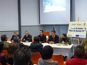 Bernabé Cano, alcalde de La Nucía, dedicó unas palabras a los participantes del Taller de Empleo antes de la entrega de diplomas