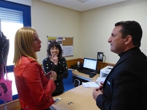 La agente de Igualdad se reunió con Gemma Márquez, concejala de Igualdad y Bernabé Cano, alcalde de La Nucía
