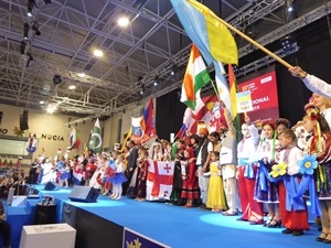Los países participantes iniciaron este Día Internacional con un Desfile de Naciones hasta el escenario