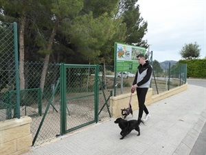 El parque can de la Urbanización Puerta de Hierro es la novena zona recreativa canina del municipio