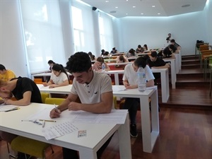 250 estudiantes de 7 Institutos  de Benidorm y La Nucía se darán realizarán la PAU