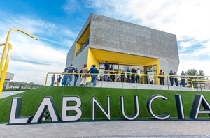 El Lab_Nucia está ubicado en el carre Guadalest, en frente del supermercado LIDL