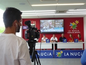 Además de los 80 pilotos también se darán cita en La Nucia sus equipos y familiares y los fans de este deporte