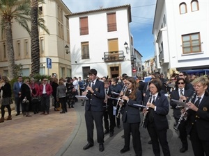 La banda de la Unió Musical La Nucía cierra la procesión de Sant Rafel