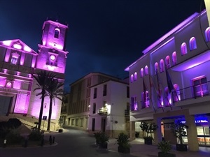 Diferentes edificios municipales se iluminan de violeta esta semana con motivo del "Día Internacional contra la Violencia de Género"