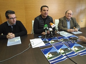 Bernabé Cano, alcalde de La Nucía, durante la rueda de prensa de presupuestos