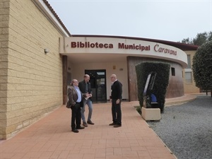 La Biblioteca de Caravana está situada junto a la Carretera Benidorm-La Nucía (CV-70)