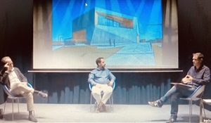 Imagen de la conferencia- debate en la Casa Mediterráneo con Emilio Vicedo, pte. CTAA, José Luis Campos, arquitecto y Miquel Hernadis, periodista