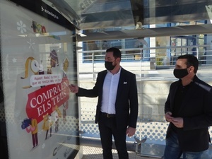 Los carteles se han instalado en las paradas de autobuses de La Nucía