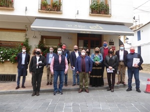 Los asistentes a esta reunión de trabajo de la Hostelería y Restauración delante del Restaurante El Xato