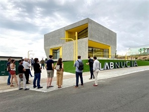 Los asistentes realizaron una visita al Lab_Nucia para conocer este singular edificio